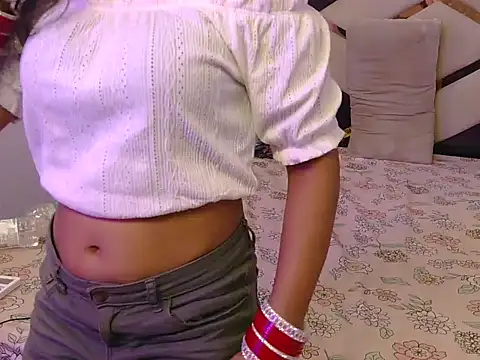 Lovelyy-couple online show from October 19, 2025, 7:09 am