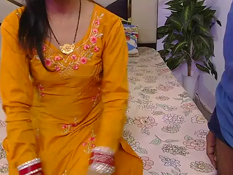 Lovelyy-couple online show from November 11, 2025, 4:51 pm