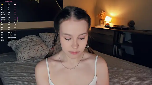 MaliaBourraine online show from December 17, 2025, 7:03 am