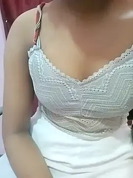 Snapshot of pari_rani7 chatting on October 8, 2025, 4:21 am pari rani7 online show from October 8, 2025, 4:21 am