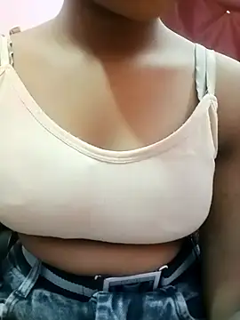 Snapshot of pari_rani7 chatting on October 16, 2025, 3:29 am pari rani7 online show from October 16, 2025, 3:29 am