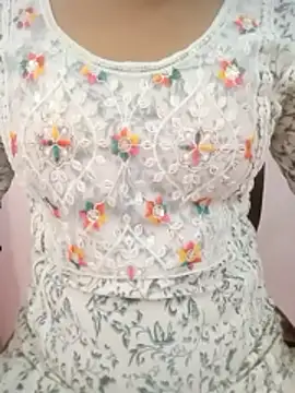Snapshot of pari_rani7 chatting on October 18, 2025, 3:53 am pari rani7 online show from October 18, 2025, 3:53 am