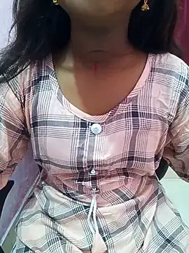 Snapshot of pari_rani7 chatting on October 23, 2025, 4:01 am pari rani7 online show from October 23, 2025, 4:01 am