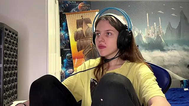 Elira Breeze online show from March 11, 2026, 2:56 pm