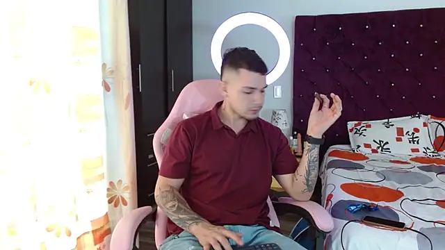 BooyHott  online show from October 30, 2025, 7:03 pm