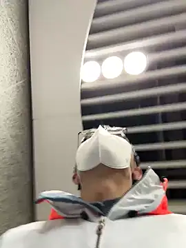 leeyoung  online show from March 10, 2026, 11:48 am