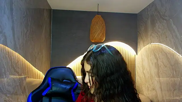 dany r  online show from November 10, 2025, 1:21 pm