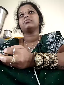 Snapshot of sweetqueen143 chatting on October 29, 2025, 4:15 am sweetqueen143 online show from October 29, 2025, 4:15 am