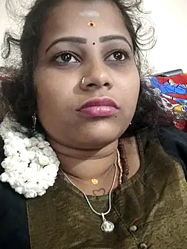 Snapshot of sweetqueen143 chatting on November 14, 2025, 5:22 pm sweetqueen143 online show from November 14, 2025, 5:22 pm