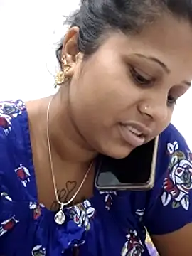 Snapshot of sweetqueen143 chatting on February 19, 2026, 4:36 pm sweetqueen143 online show from February 19, 2026, 4:36 pm