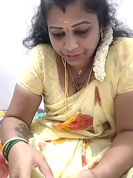 Snapshot of sweetqueen143 chatting on April 2, 2026, 3:53 pm sweetqueen143 online show from April 2, 2026, 3:53 pm