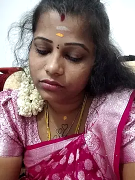 Snapshot of sweetqueen143 chatting on April 15, 2026, 10:44 am sweetqueen143 online show from April 15, 2026, 10:44 am