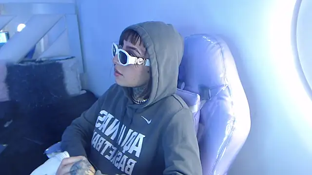 Gyal 8  online show from October 25, 2025, 4:35 pm