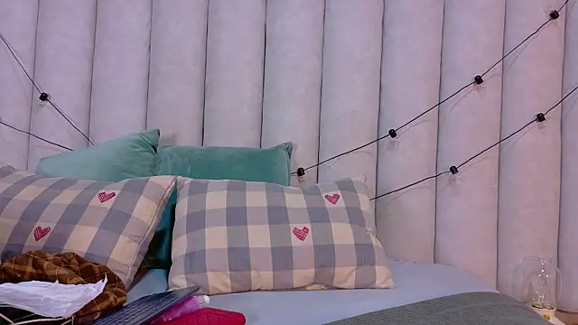 Snapshot of MyApril__ chatting on April 13, 2026, 12:21 pm MyApril online show from April 13, 2026, 12:21 pm