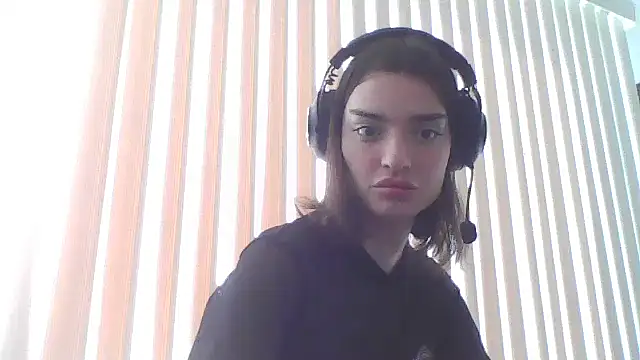 Luna Samosienko online show from October 5, 2025, 2:48 pm