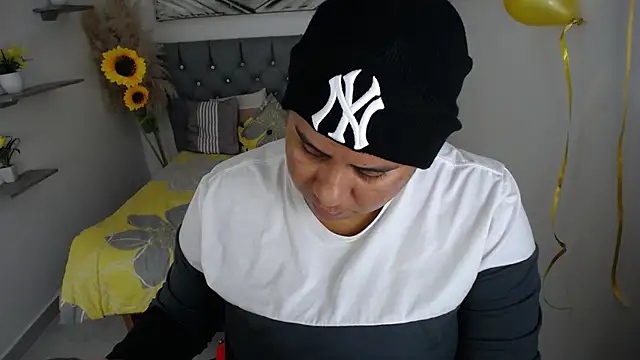 hotlesby valery online show from October 16, 2025, 7:04 pm