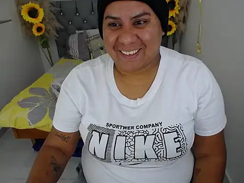 hotlesby valery online show from October 24, 2025, 12:12 pm