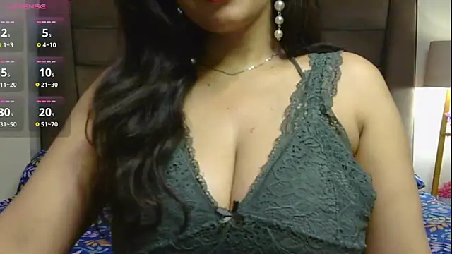 Snapshot of Hey_Jully chatting on April 30, 2026, 6:20 am Hey Jully online show from April 30, 2026, 6:20 am