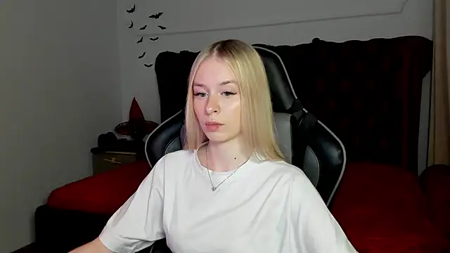 MiaGraces online show from November 3, 2025, 5:14 pm