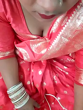 Snapshot of Kiara-Model chatting on October 19, 2025, 9:32 am Kiara-Model online show from October 19, 2025, 9:32 am