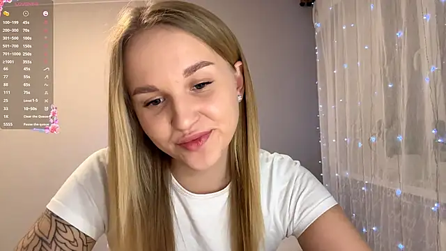 TanekaBoitel online show from December 14, 2025, 2:55 pm