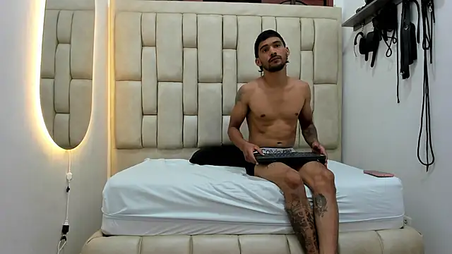 SeleneAndDorian online show from October 9, 2025, 7:23 pm