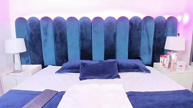 VanessaParis   online show from November 7, 2025, 9:04 pm