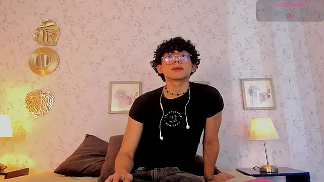 Snapshot of liam_twiink chatting on May 26, 2026, 7:21 pm liam twiink online show from May 26, 2026, 7:21 pm