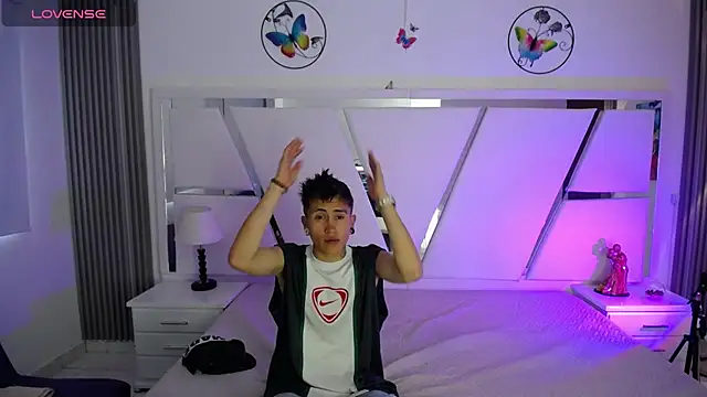 oblivionlove online show from February 4, 2026, 12:33 pm