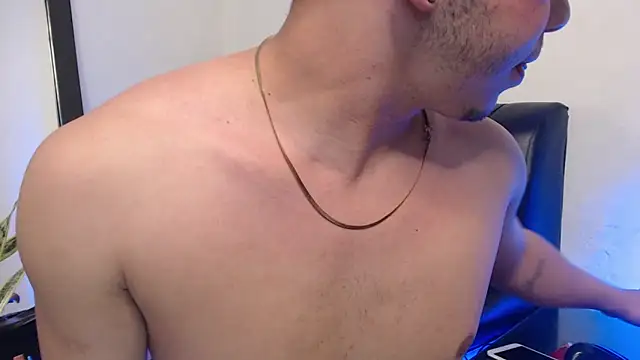 Snapshot of AngelStorm chatting on October 16, 2025, 4:46 am AngelStorm online show from October 16, 2025, 4:46 am