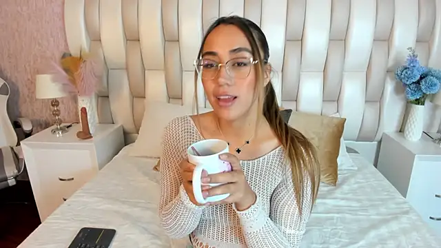 Snapshot of sara_ospina_ chatting on October 15, 2025, 4:23 am sara ospina online show from October 15, 2025, 4:23 am