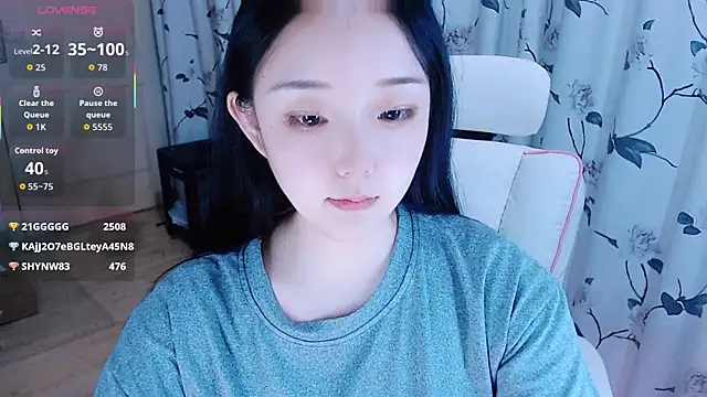 Niannian- online show from October 14, 2025, 12:50 pm