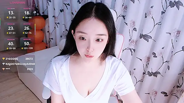 Niannian- online show from November 7, 2025, 5:24 pm