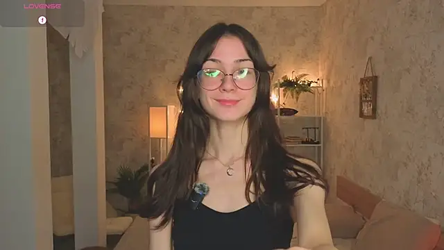 ReneeLippeatt online show from November 5, 2025, 7:25 pm