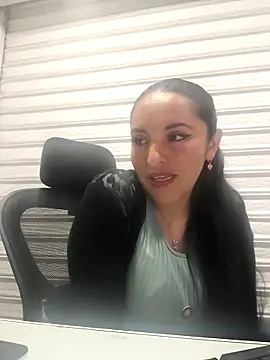 Snapshot of Alisson_Stonee chatting on February 4, 2026, 11:31 pm Alisson Stonee online show from February 4, 2026, 11:31 pm