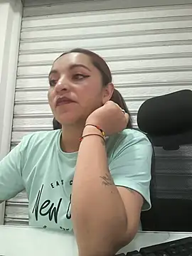 Snapshot of Alisson_Stonee chatting on June 12, 2026, 4:22 am Alisson Stonee online show from June 12, 2026, 4:22 am
