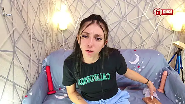 Charming LIA online show from November 1, 2025, 5:48 pm