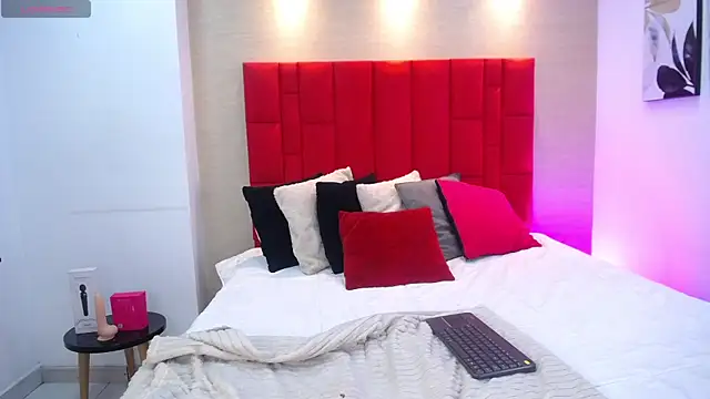 EmilyCley online show from April 16, 2026, 9:39 pm