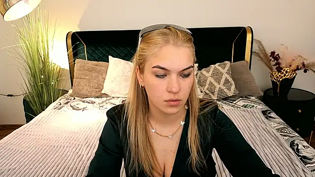 AlinaLiii online show from April 20, 2026, 12:52 pm