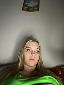 Snapshot of AlinaLiii chatting on May 29, 2026, 8:40 pm AlinaLiii online show from May 29, 2026, 8:40 pm