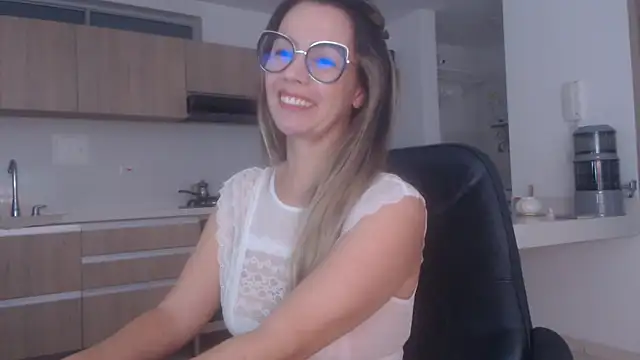 LovePaula online show from March 19, 2026, 11:36 am