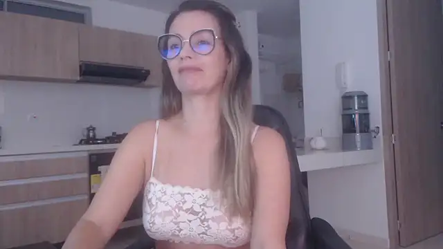 LovePaula online show from March 28, 2026, 11:32 am