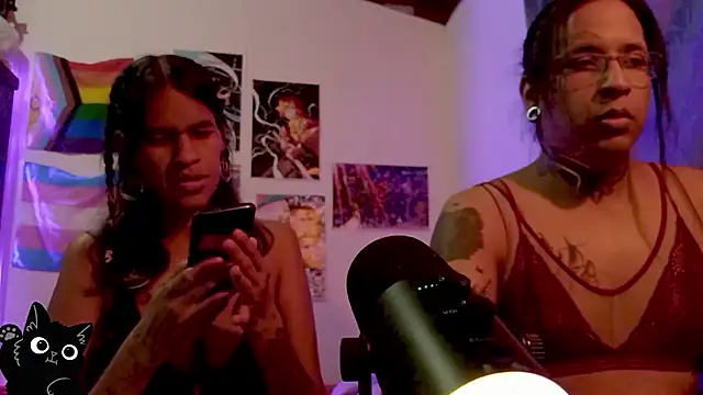 Couple Moth666 online show from May 2, 2026, 1:10 am