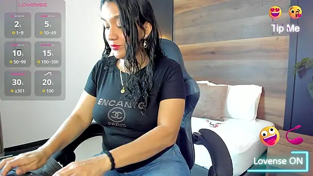 zoee zi online show from October 20, 2025, 1:44 pm