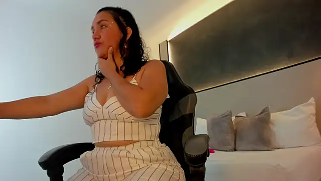 zoee zi online show from November 25, 2025, 7:03 pm