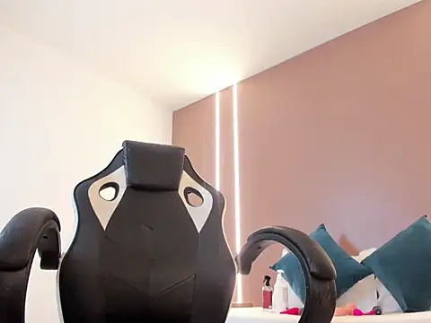 zoee zi online show from March 14, 2026, 8:36 pm