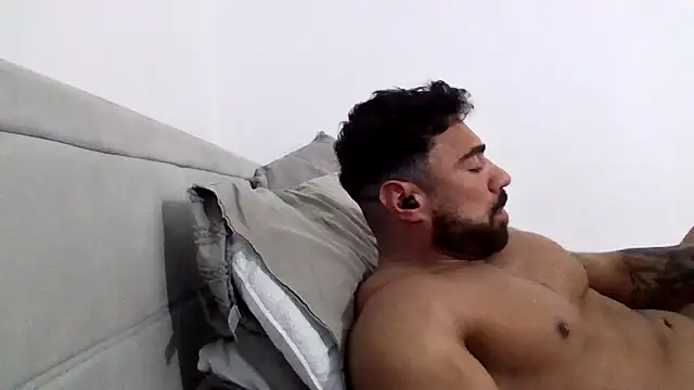 GymKing99 online show from February 5, 2026, 12:10 pm