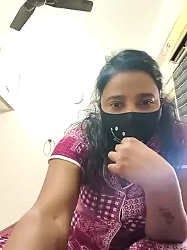 Charm Queen online show from February 8, 2026, 5:55 am