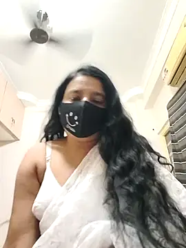 Charm Queen online show from February 11, 2026, 3:39 pm