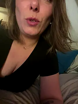 Snapshot of Reine_du_Vice84 chatting on January 5, 2026, 11:52 pm Reine du Vice84 online show from January 5, 2026, 11:52 pm